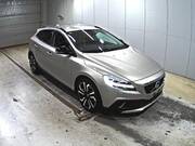 2017 VOLVO V40