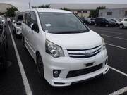2013 TOYOTA NOAH SI
