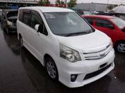 2013 TOYOTA NOAH SI