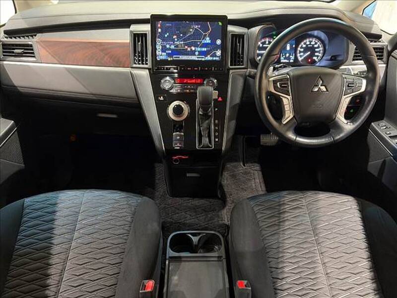2021 MITSUBISHI DELICA D5 for sale - photo 4
