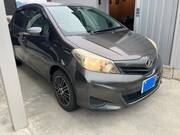 2011 TOYOTA VITZ F
