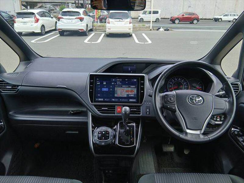 2018 TOYOTA VOXY for sale - photo 4