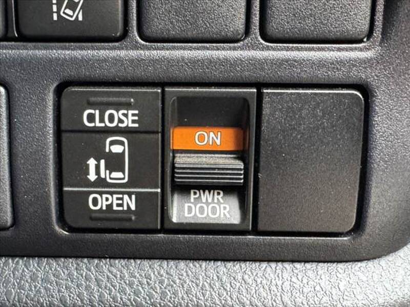 2019 TOYOTA NOAH for sale - more photos