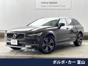 2022 VOLVO V90