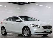 2017 VOLVO V40