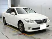 2010 TOYOTA CROWN ROYAL SALOON