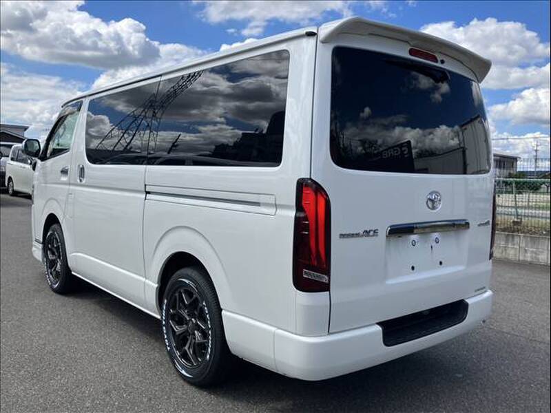 2017 TOYOTA REGIUS ACE VAN for sale - photo 9