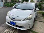 2013 TOYOTA PRIUS ALPHA S