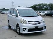 2011 TOYOTA NOAH SI