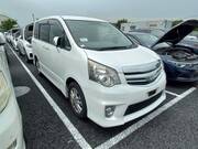 2011 TOYOTA NOAH SI RAYISH