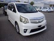 2011 TOYOTA NOAH SI