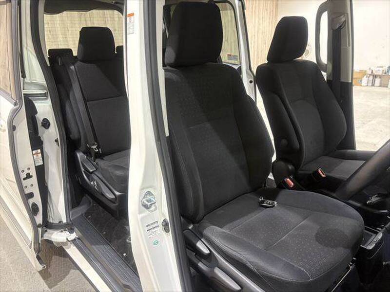 2015 TOYOTA VOXY for sale - photo 9