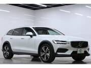2022 VOLVO V60