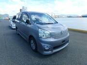 2013 TOYOTA VOXY