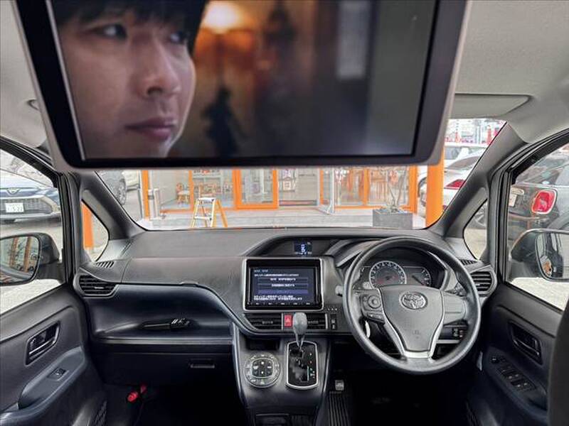 2016 TOYOTA VOXY for sale - photo 3