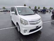 2011 TOYOTA NOAH SI RAYISH