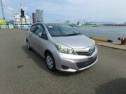 2011 TOYOTA VITZ F