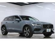 2022 VOLVO V60
