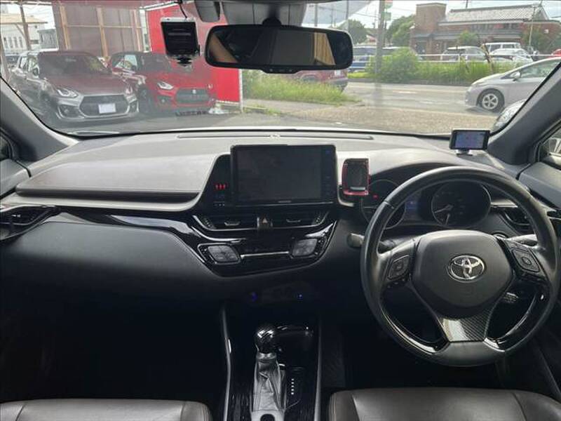 2017 TOYOTA C-HR G for sale - photo 4