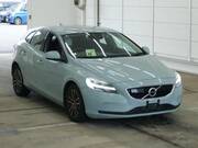 2018 VOLVO V40