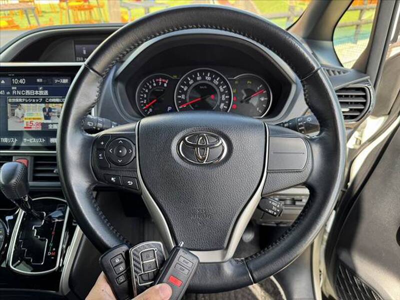 2020 TOYOTA VOXY for sale - more photos