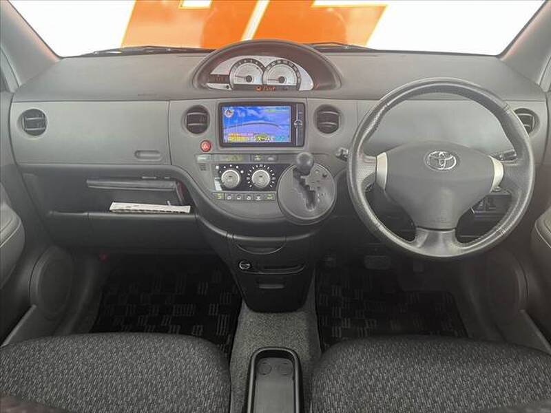 2013 TOYOTA SIENTA for sale - photo 3