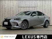 2017 LEXUS IS