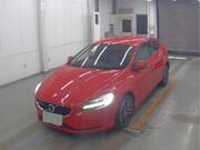 2018 VOLVO V40