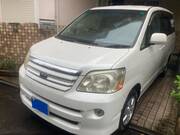 2005 TOYOTA NOAH