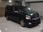 2011 TOYOTA VOXY