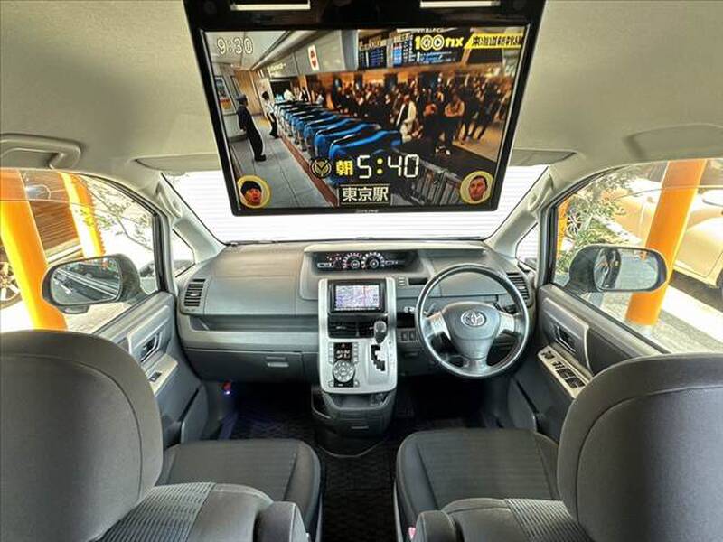 2010 TOYOTA VOXY for sale - photo 3
