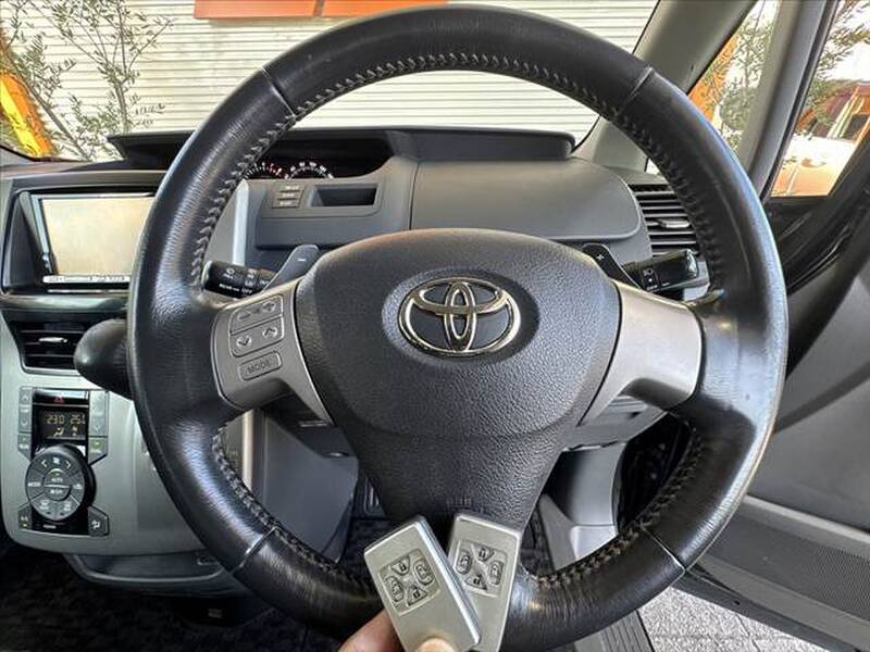 2010 TOYOTA VOXY for sale - more photos