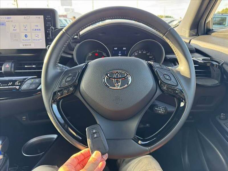 2022 TOYOTA C-HR for sale - more photos