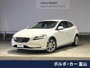 2017 VOLVO V40
