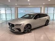 2021 VOLVO V90