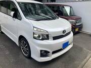 2010 TOYOTA VOXY