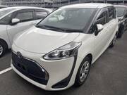 2021 TOYOTA SIENTA X