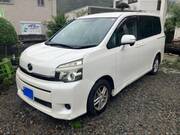 2010 TOYOTA VOXY
