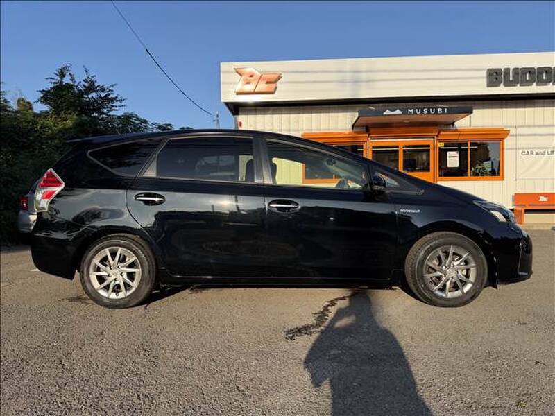 2017 TOYOTA PRIUS ALPHA for sale - more photos