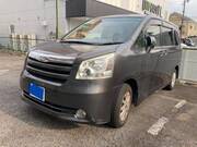 2010 TOYOTA NOAH G