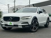 2017 VOLVO V90