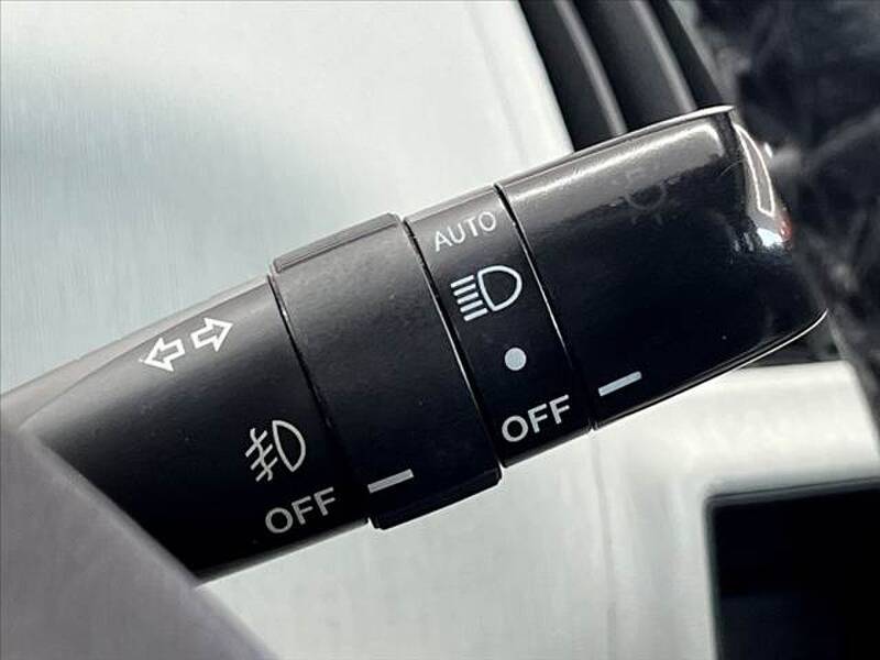 2011 TOYOTA PRIUS ALPHA for sale - more photos