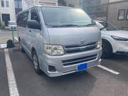 2011 TOYOTA REGIUS
