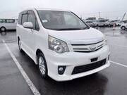 2013 TOYOTA NOAH SI