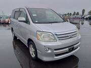 2005 TOYOTA NOAH