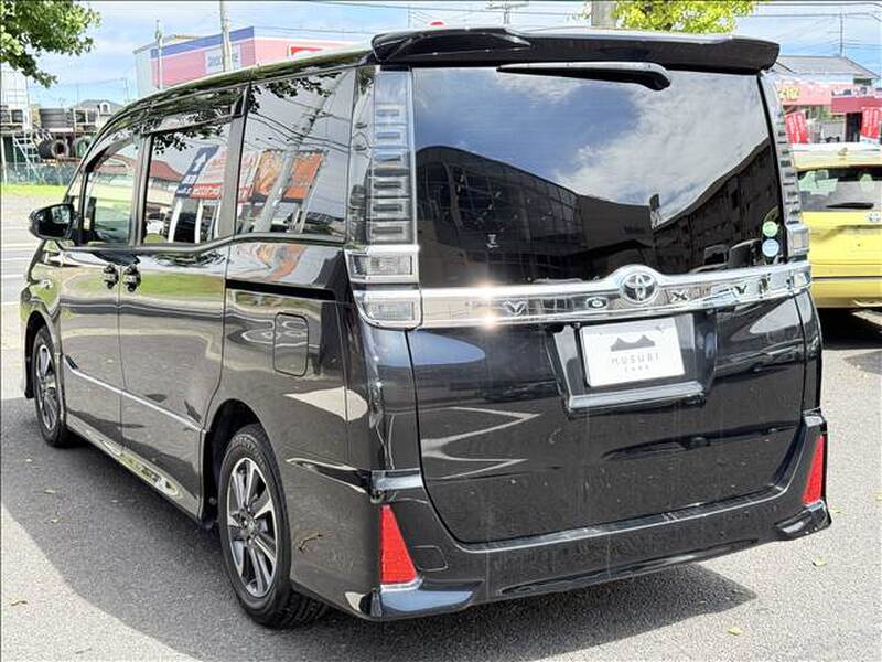 2018 TOYOTA VOXY for sale - photo 9