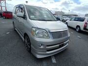 2005 TOYOTA NOAH