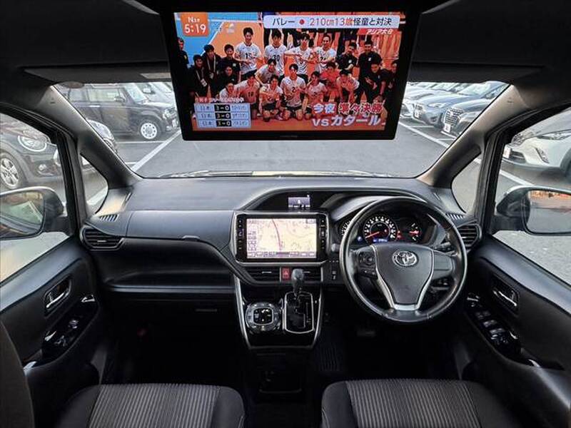 2018 TOYOTA VOXY for sale - photo 3
