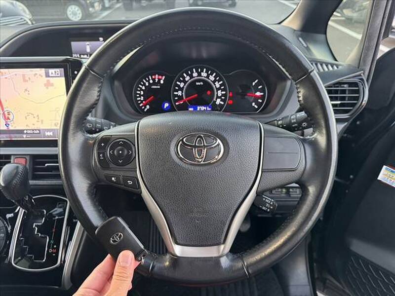 2018 TOYOTA VOXY for sale - more photos