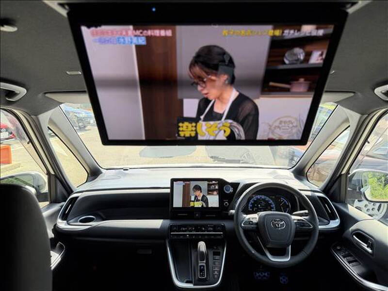 2022 TOYOTA VOXY for sale - photo 3